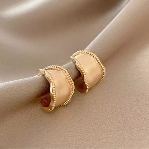 New women’s earrings jewelry gift